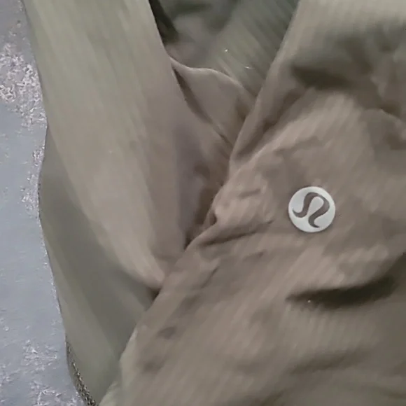 LULULEMON DANCE STUDIO CROP 25” DARK OLIVE SIZE 12 - Picture 6 of 8